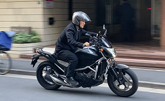 バイクでの追跡1
