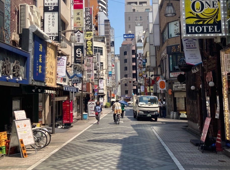 西1番街（中央通り）